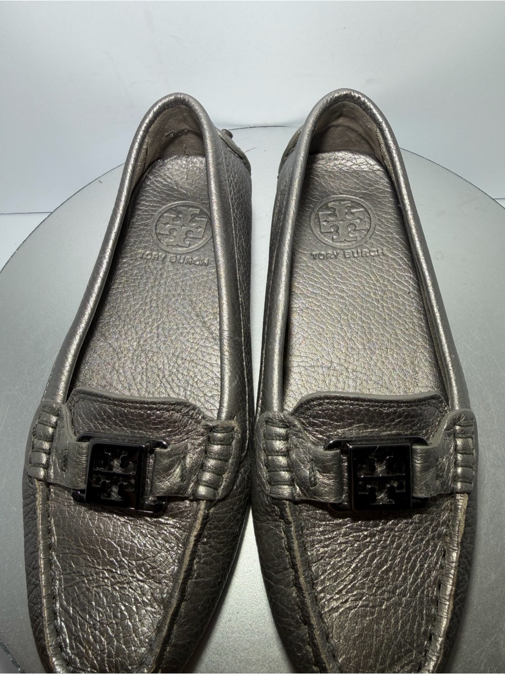 Tory Burch Pewter Leather Logo Bit Loafers size 5.5 Exellent condition - Picture 4 of 10